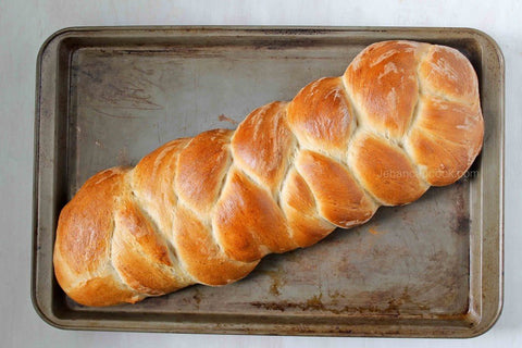 BAKEWELL PLAIT BREAD - Uplift Things